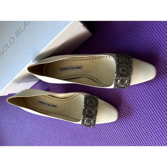 $1315 Manolo Blahnik Pumps Silieraso Silk Crystal Ornament Size 37 NEW Heels - Picture 1 of 13